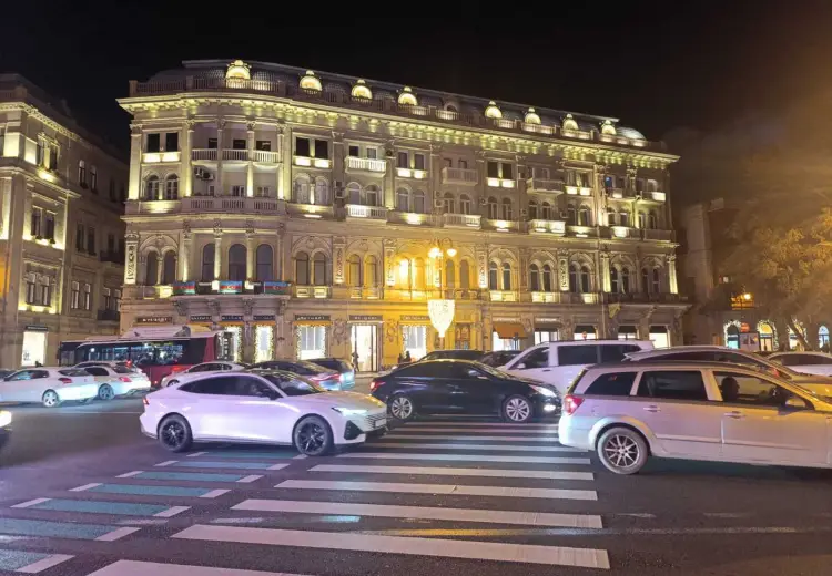 4 otaqlı mənzil Satılır, İçəri şəhər, Səbail, Bakı