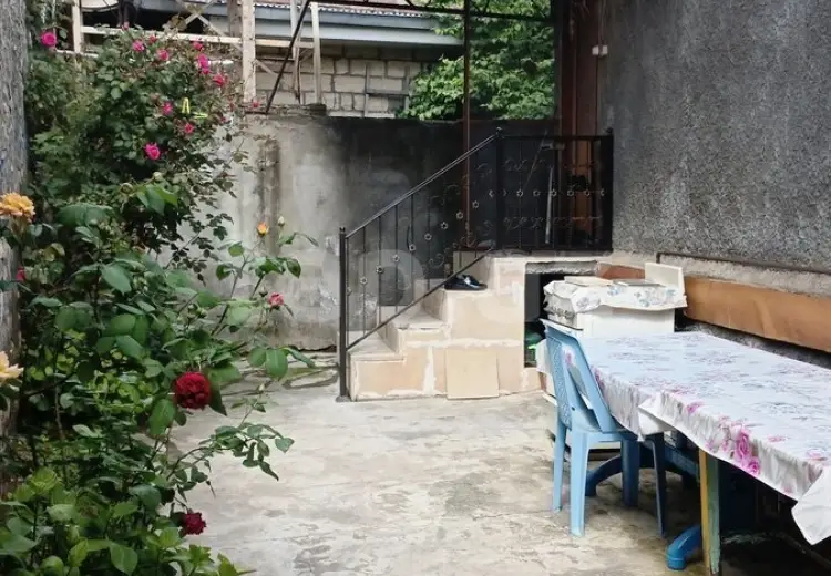 3 otaqlı mənzil , Şəki
