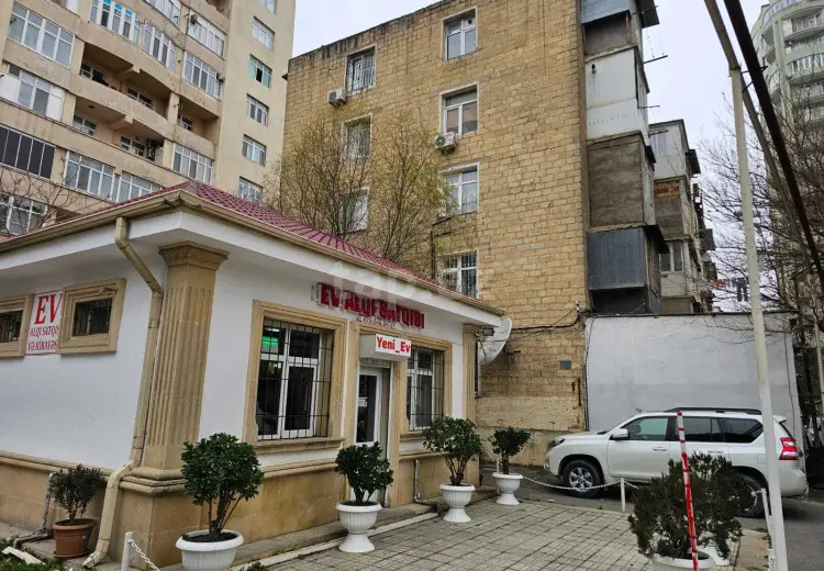 3 otaqlı mənzil , Bakı