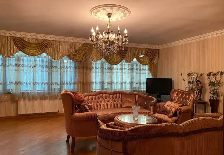 10 otaqlı mənzil , Xırdalan
