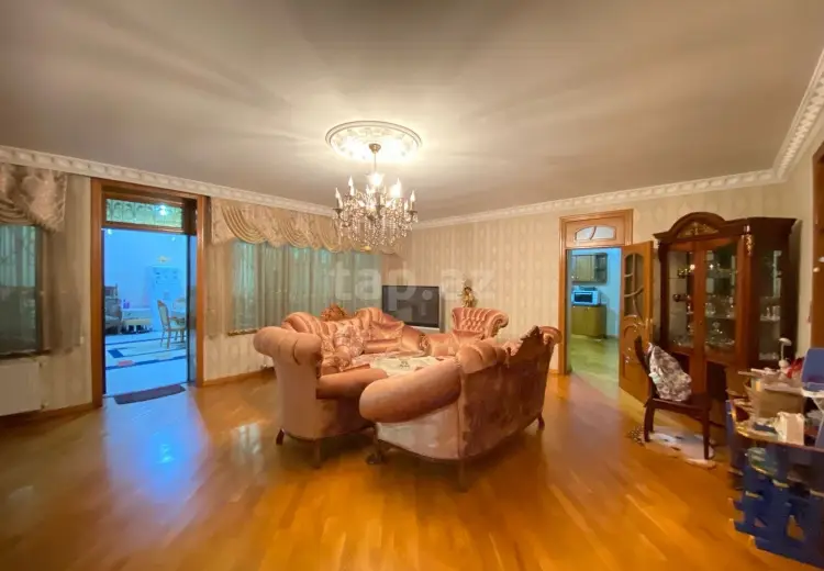 10 otaqlı mənzil , Xırdalan