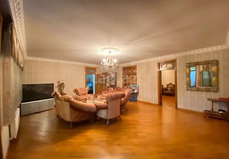 10 otaqlı mənzil , Xırdalan
