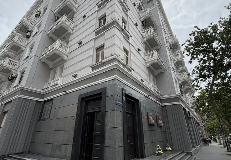 4 otaqlı mənzil Satılır, Sahil qəs., Səbail, Bakı