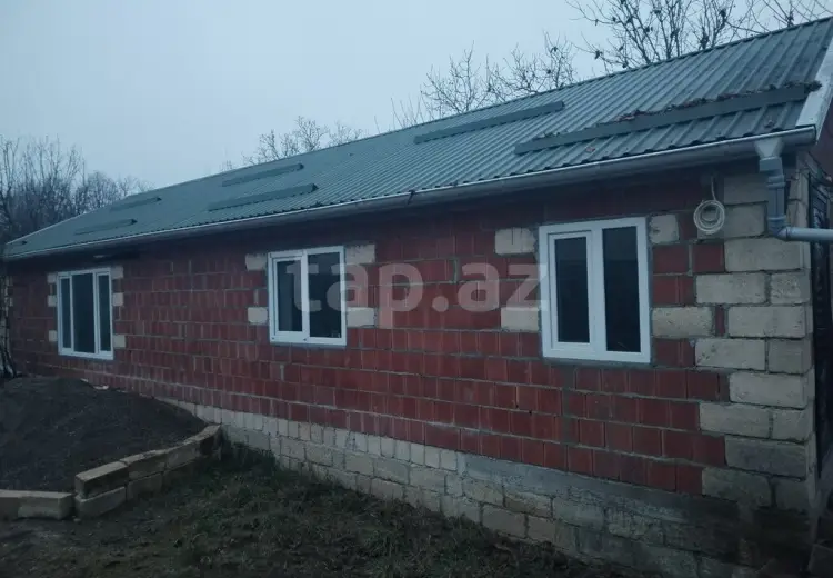 8 otaqlı mənzil , Quba