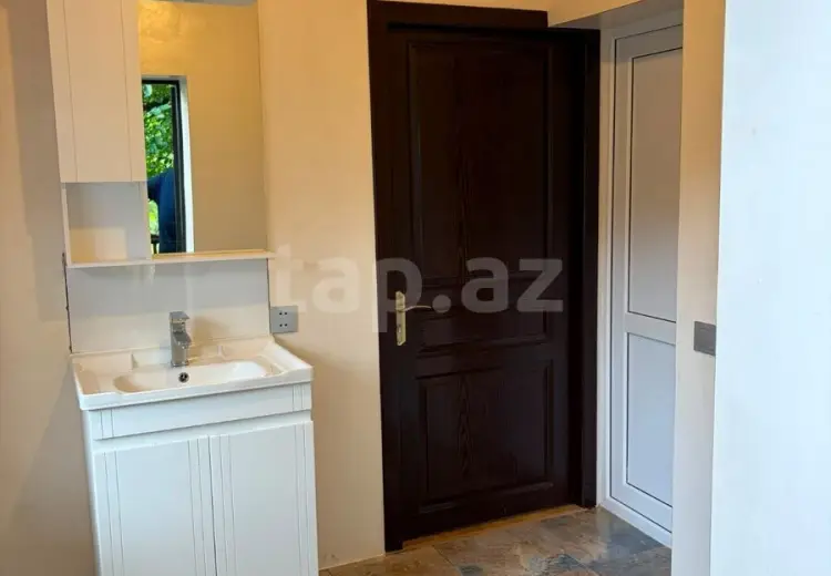 8 otaqlı mənzil , Quba