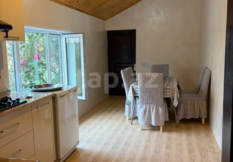 8 otaqlı mənzil , Quba