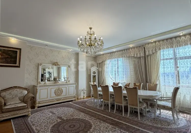 6 otaqlı mənzil , Bakı