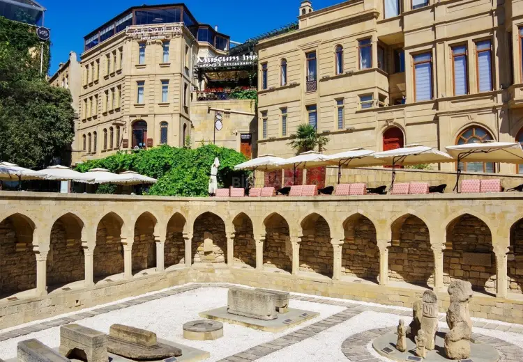 2400 m² Obyekt / Ofis Satılır, İçəri şəhər, Səbail, Bakı