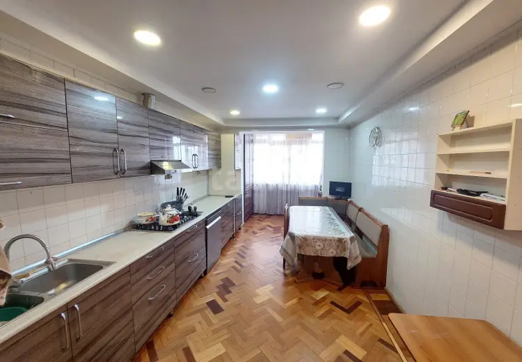 5 otaqlı mənzil , Bakı