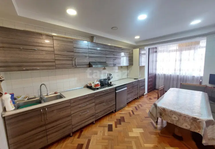 5 otaqlı mənzil , Bakı