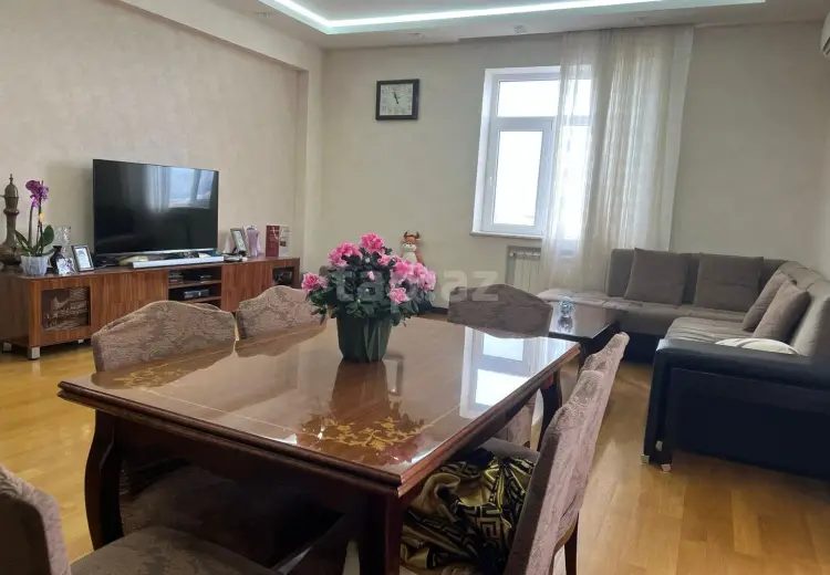 4 otaqlı mənzil , Bakı