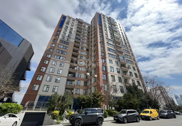 4 otaqlı mənzil , Bakı