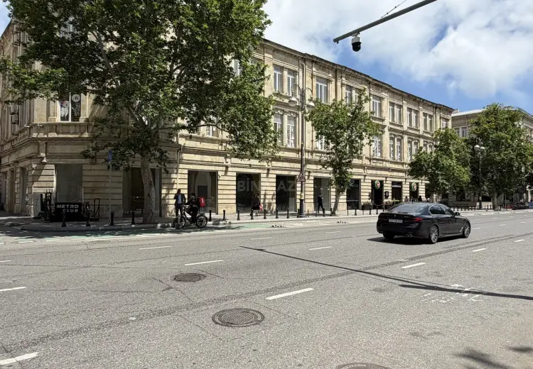 375 m² Obyekt / Ofis Kirayə (aylıq), Səbail, Bakı