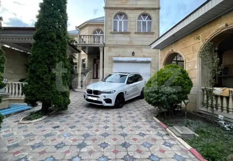 8 otaqlı mənzil , Şəki