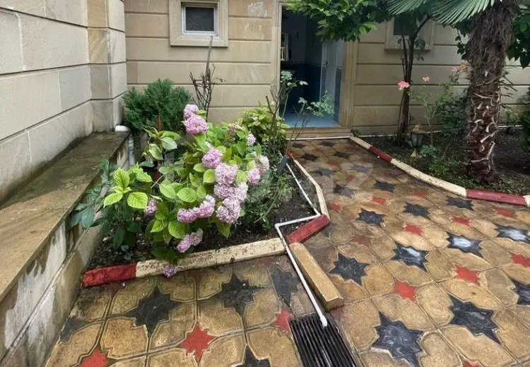 8 otaqlı mənzil , Şəki