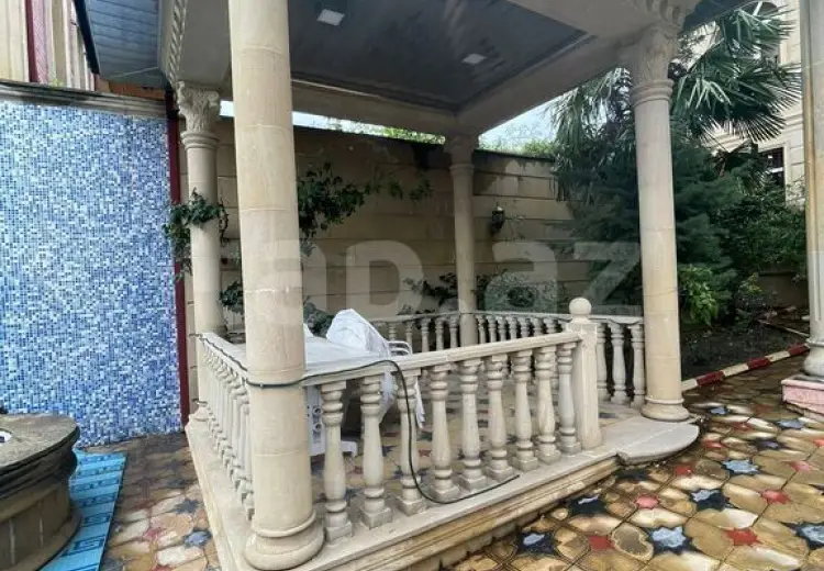 8 otaqlı mənzil , Şəki