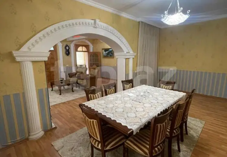 8 otaqlı mənzil , Şəki