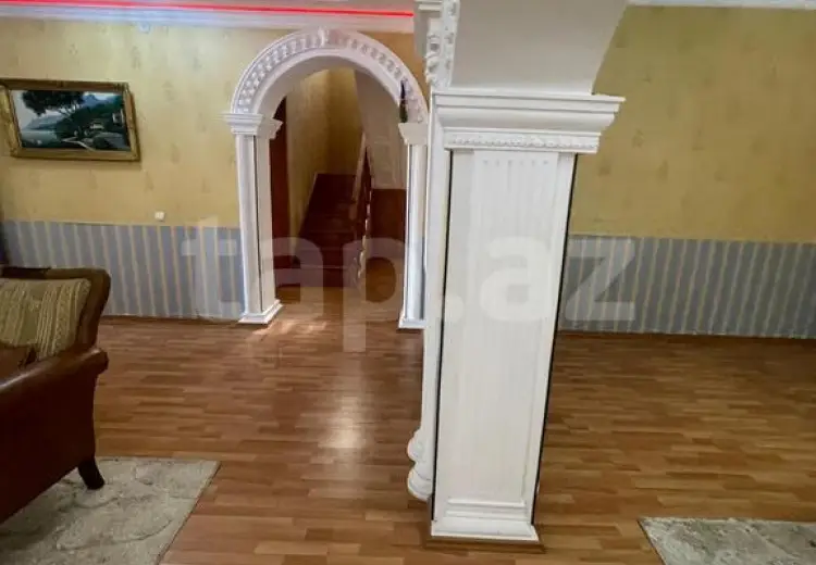8 otaqlı mənzil , Şəki