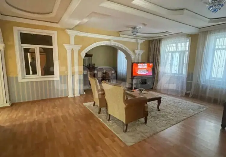 8 otaqlı mənzil , Şəki