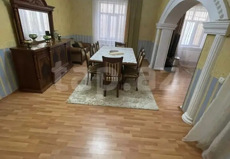 8 otaqlı mənzil , Şəki