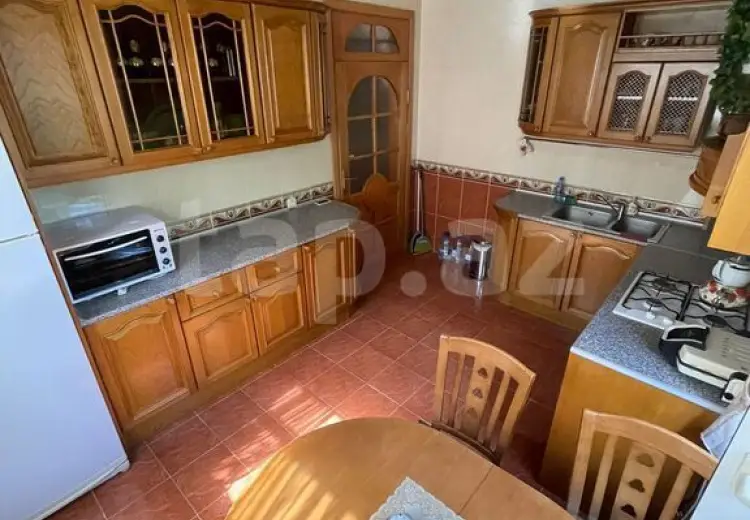 8 otaqlı mənzil , Şəki
