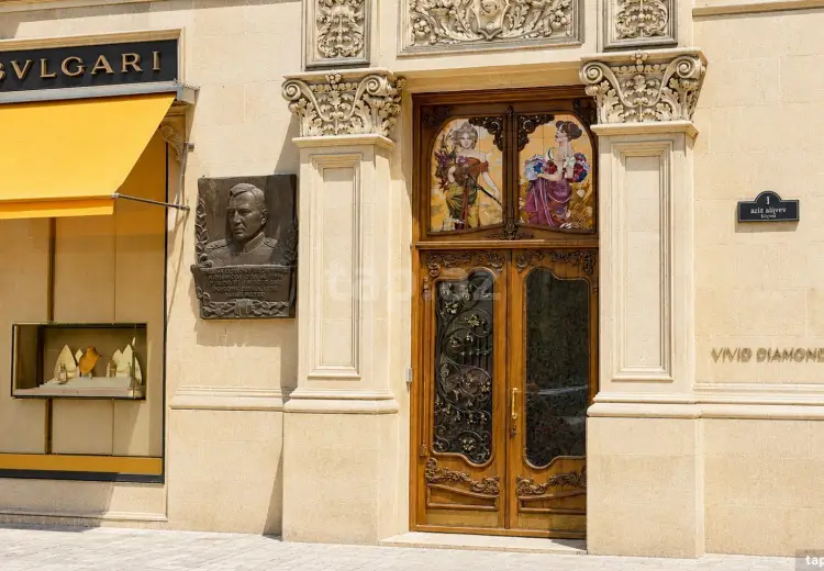 6 otaqlı mənzil , Bakı