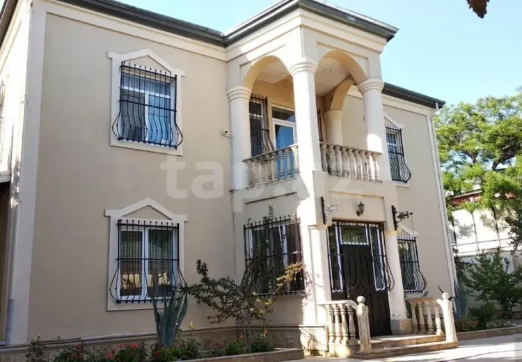8 otaqlı mənzil Kirayə (aylıq), Bakı