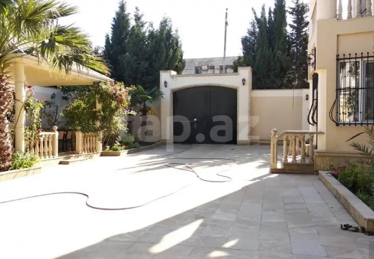 8 otaqlı mənzil Kirayə (aylıq), Bakı