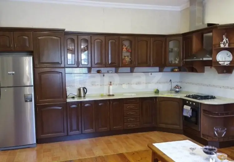 8 otaqlı mənzil Kirayə (aylıq), Bakı