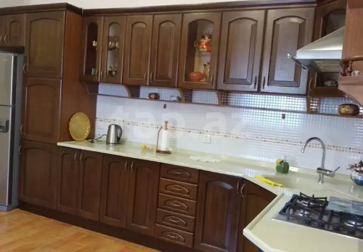 8 otaqlı mənzil Kirayə (aylıq), Bakı