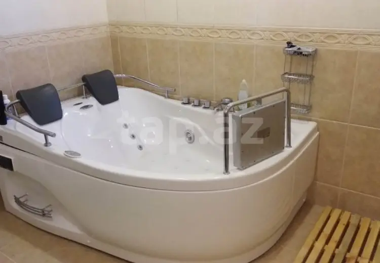 8 otaqlı mənzil Kirayə (aylıq), Bakı