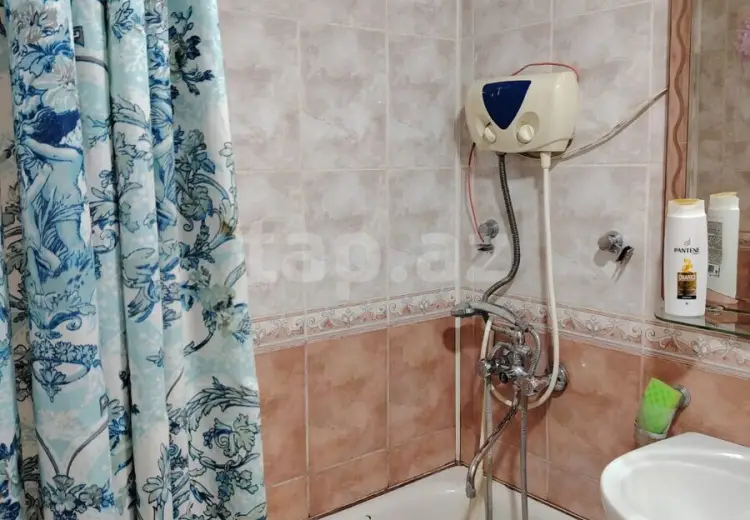 4 otaqlı mənzil , Bakı