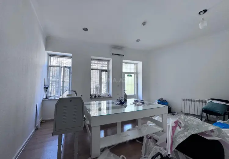 100 m² Obyekt / Ofis Kirayə (aylıq), Səbail, Bakı