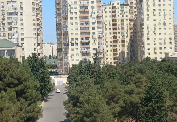 4 otaqlı mənzil , Bakı