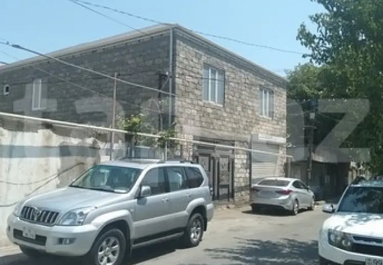 8 otaqlı mənzil , Bakı