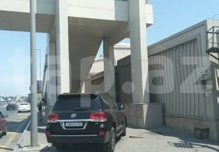 8 otaqlı mənzil , Bakı