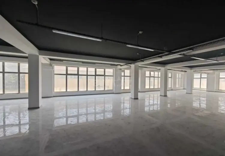 2000 m² Obyekt / Ofis Satılır, Laçın