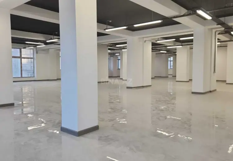 2000 m² Obyekt / Ofis Satılır, Laçın