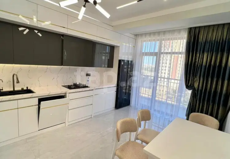 4 otaqlı mənzil , Bakı