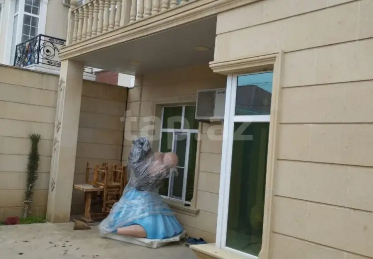 8 otaqlı mənzil , Bakı