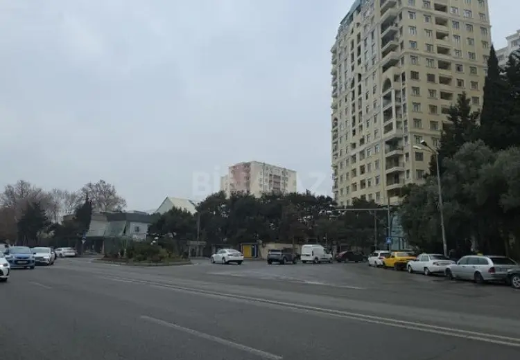 300 m² Obyekt / Ofis Satılır, 8-ci mikrorayon, Binəqədi, Bakı