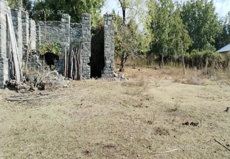 15 sot Torpaq Satılır, Oğuz