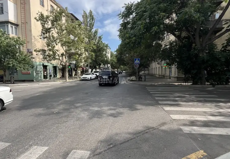 72 m² Obyekt / Ofis Satılır, Yasamal, Bakı