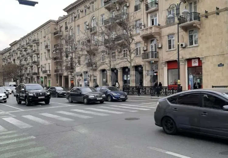 4 otaqlı mənzil Kirayə (aylıq), Bakı