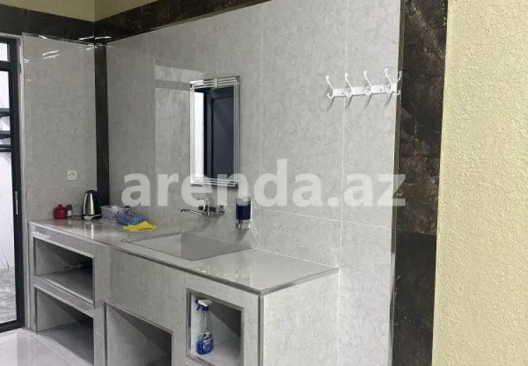 690 m² Obyekt / Ofis Kirayə (aylıq), Yevlax