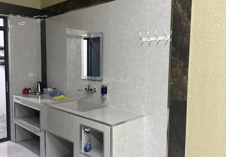 690 m² Obyekt / Ofis Kirayə (aylıq), Yevlax