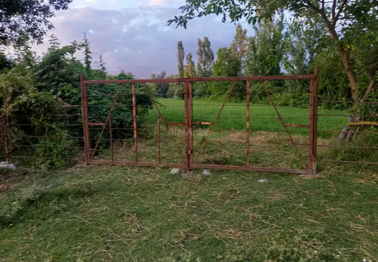 110 sot Torpaq Satılır, Oğuz