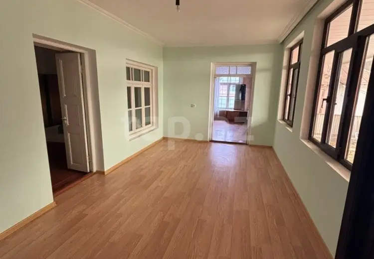 4 otaqlı mənzil , Şəki