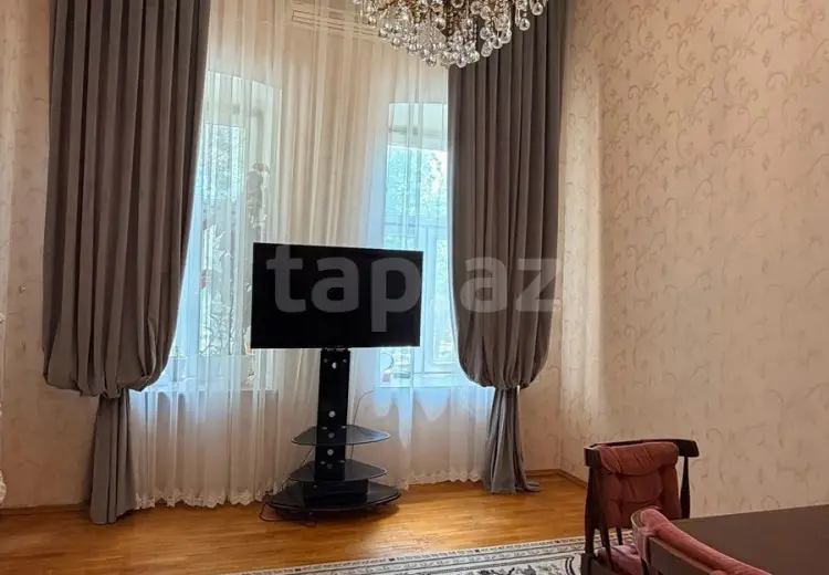 4 otaqlı mənzil , Bakı