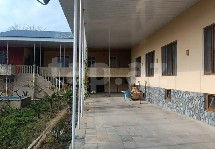 6 otaqlı mənzil , Şəki